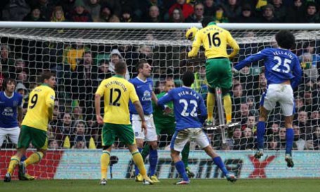 Norwich City's Kei Kamara (number 16) scores the equaliser against Everton at Carrow Road.